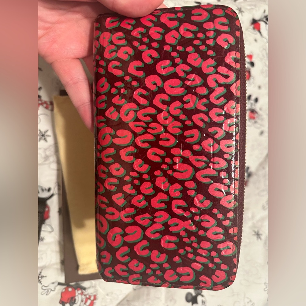 LV printed wallet - new to me / unused. Includes dust cover & box. - Picture 2 of 9